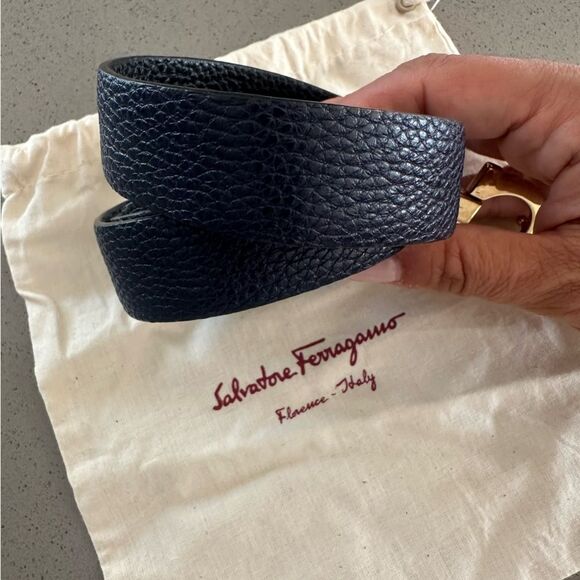 Salvatore Ferragamo Reversible & Adjustable Gancini Belt Black/Navy Blue Leather - Picture 8 of 9